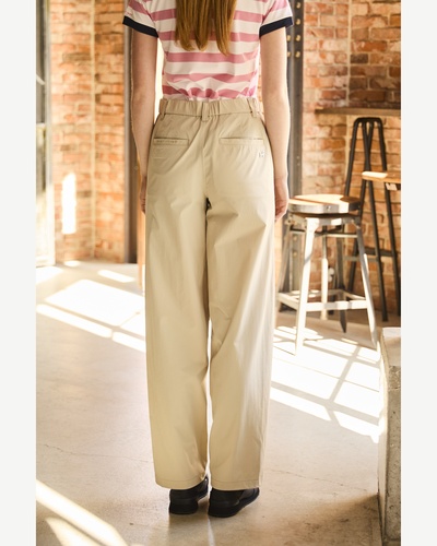 ライトベージュ