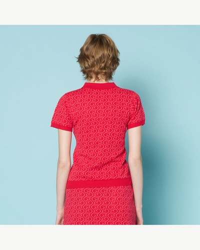 サーモンピンク