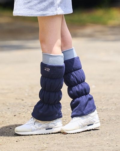 グレー
