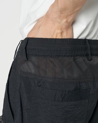 ブラック