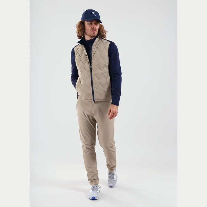 ベージュ