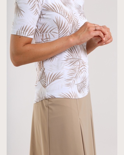 ライトベージュ