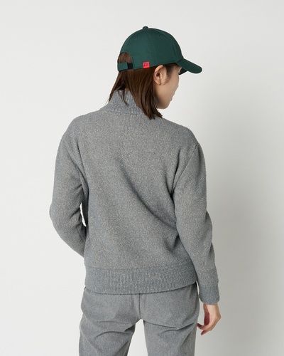 グレー