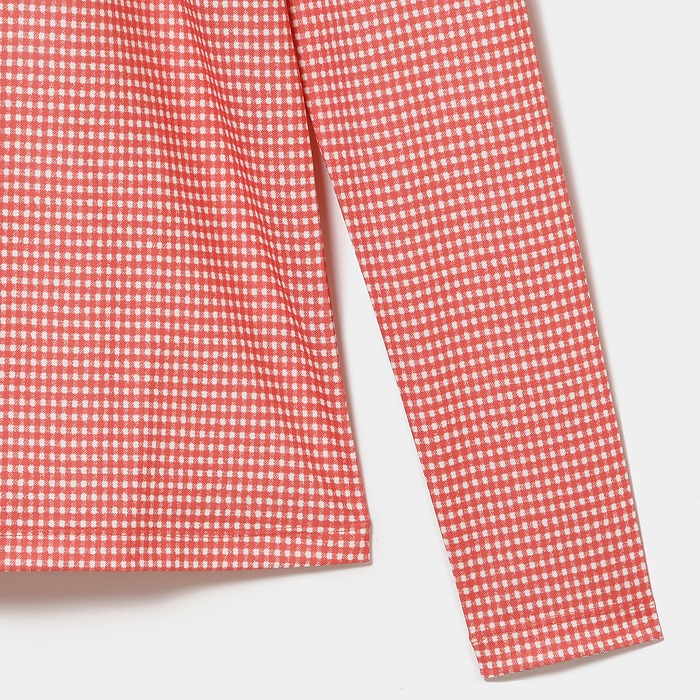 サーモンピンク