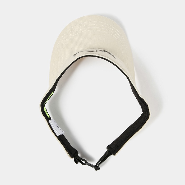 ライトベージュ