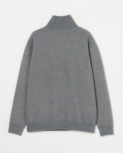 グレー