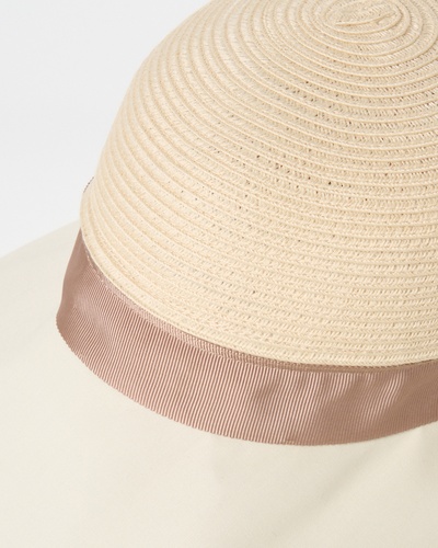 ライトベージュ