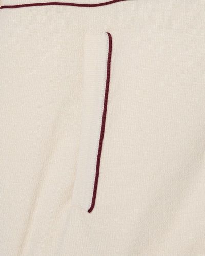 オフホワイト