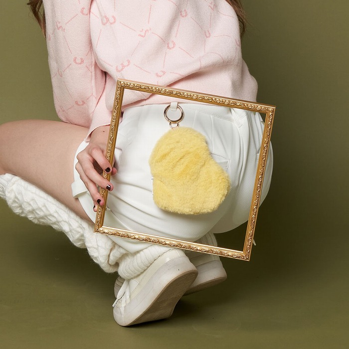 ライトイエロー