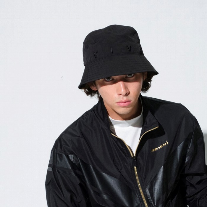 VIVA HEART（ビバハート）ナイロン刺繍ロゴバケットハット